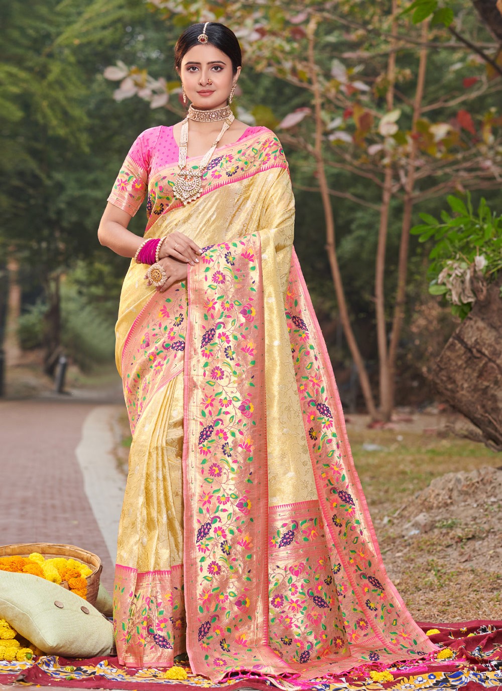 Buy Traditional Sarees Online At Best Prices – Koskii