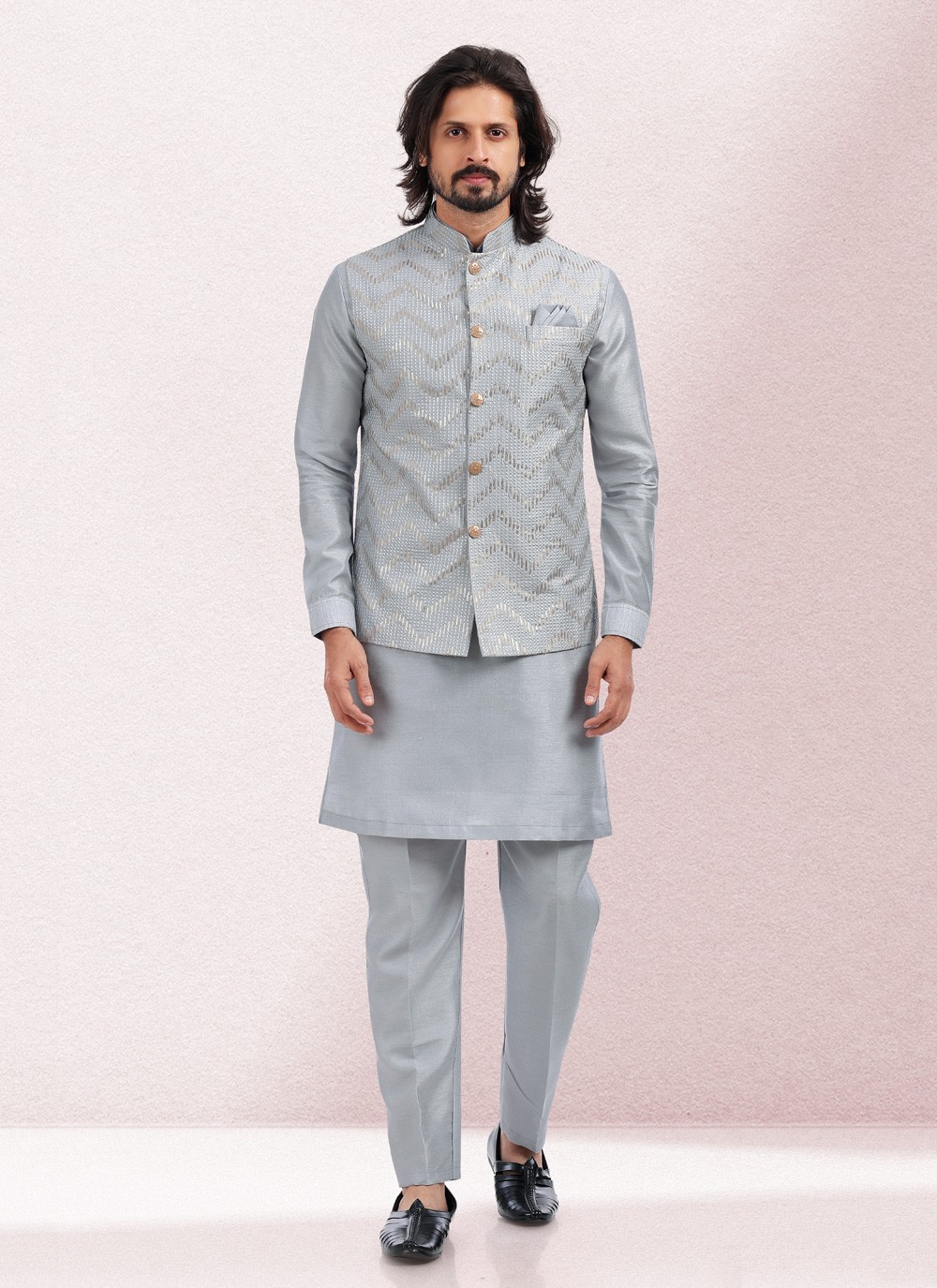 Thread Work Art Banarasi Silk Kurta Payjama With Jacket in Grey