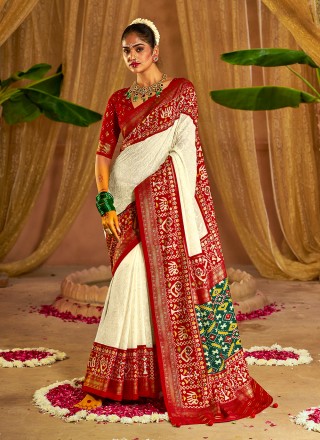 South Indian Wedding Saree in White Color With Pink Border and Blouse in  USA, UK, Malaysia, South Africa, Dubai, Singapore