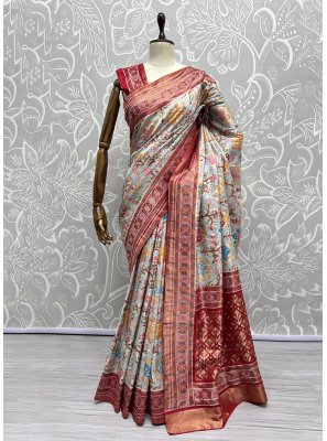 Weaving Classic Saree