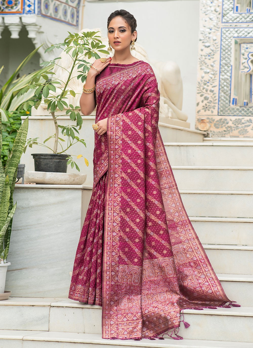 Buy Grey Red Zari Tussar Silk Banarasi Saree - House Of Elegance – House Of  Elegance - Style That Inspires