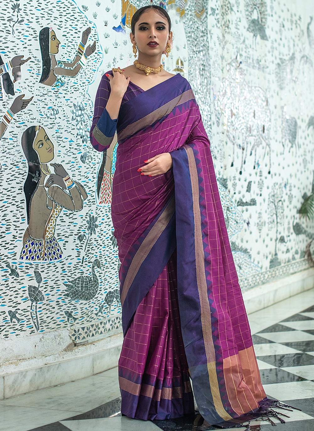 Woven Raw Silk Contemporary Saree in Purple