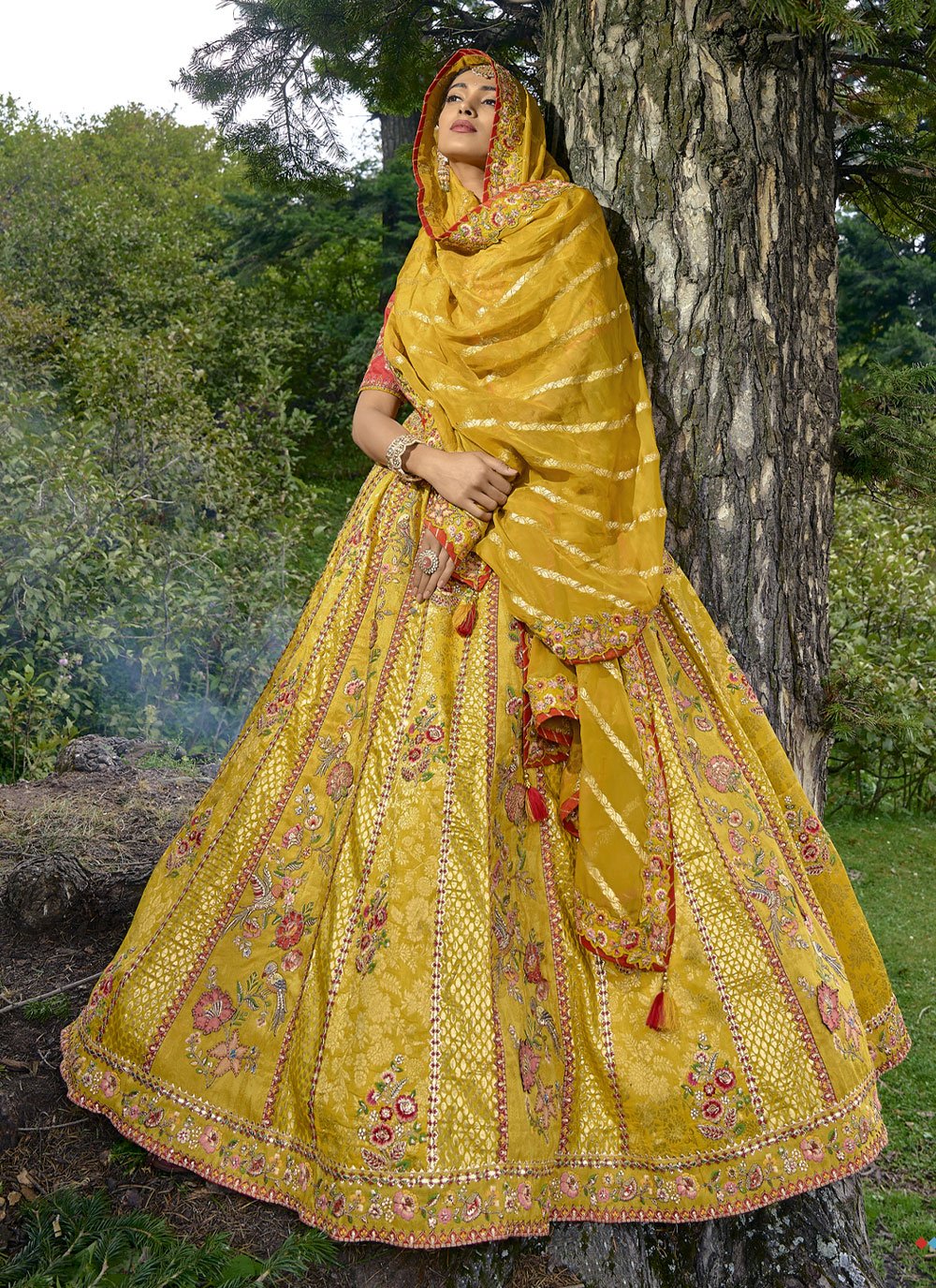 Shop Long Trail Top Golden Colored Net Zari N Hand Work Lehenga With  Dupatta Wedding Wear Online at Best Price | Cbazaar