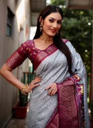 Bandhej, Patch Border and Print Work Silk Trendy Saree In Grey for Engagement
