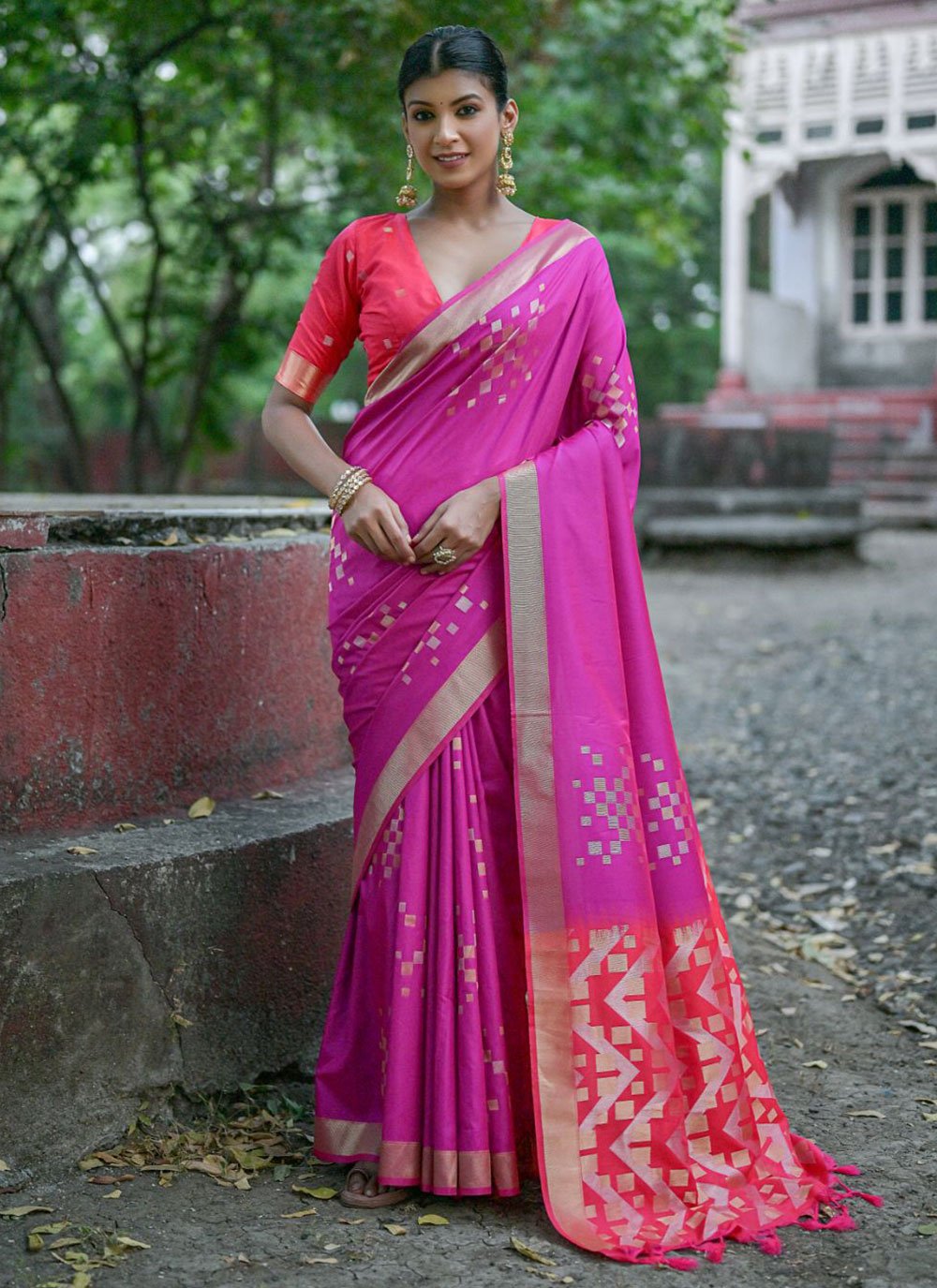 Shop Online Compelling Wine Silk Trendy Saree with Woven and Zari