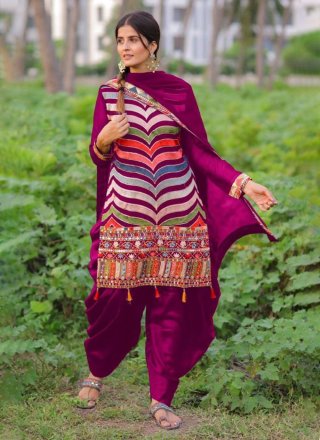 Patiala Punjabi Suit at Rs 1200 | Punjabi Suits in Surat | ID: 11763960688