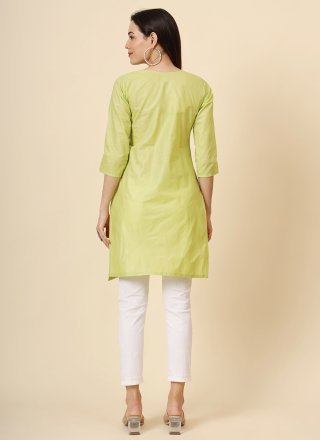 Green Cotton Casual Kurti with Embroidered and Thread Work for Women