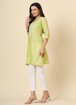 Green Cotton Casual Kurti with Embroidered and Thread Work for Women