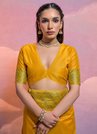 Lovable Yellow Handloom Silk Designer Saree