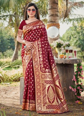 Buy AVAAK Embellished Daily Wear Net Maroon Sarees Online @ Best Price In  India