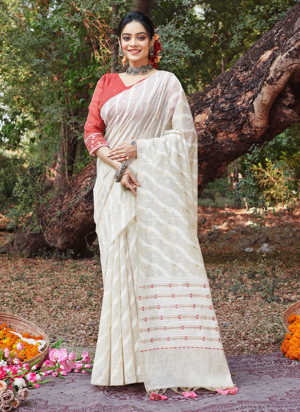 Off white saree look best sale