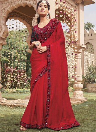 Puri Emporio - Shop🛍 our stunning ❤️✨Red Banarsi Crepe Saree with Zari  Work which is a timeless and exquisite piece of ethnic👍 wear, combining  the regality of Banarsi silk, the fluidity of