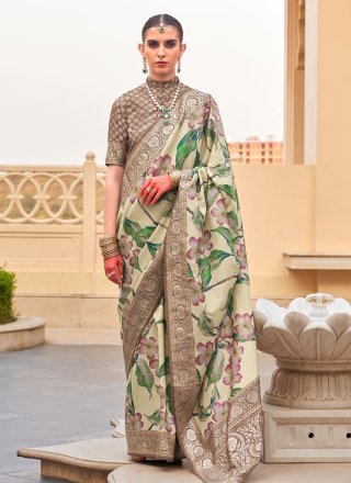 Resplendent Green Silk Trendy Saree with Floral Patch Work
