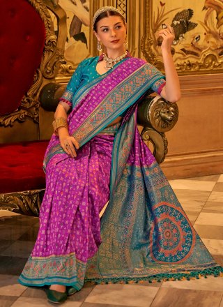 Weaving Work Banarasi Silk Contemporary Saree In Pink for Ceremonial