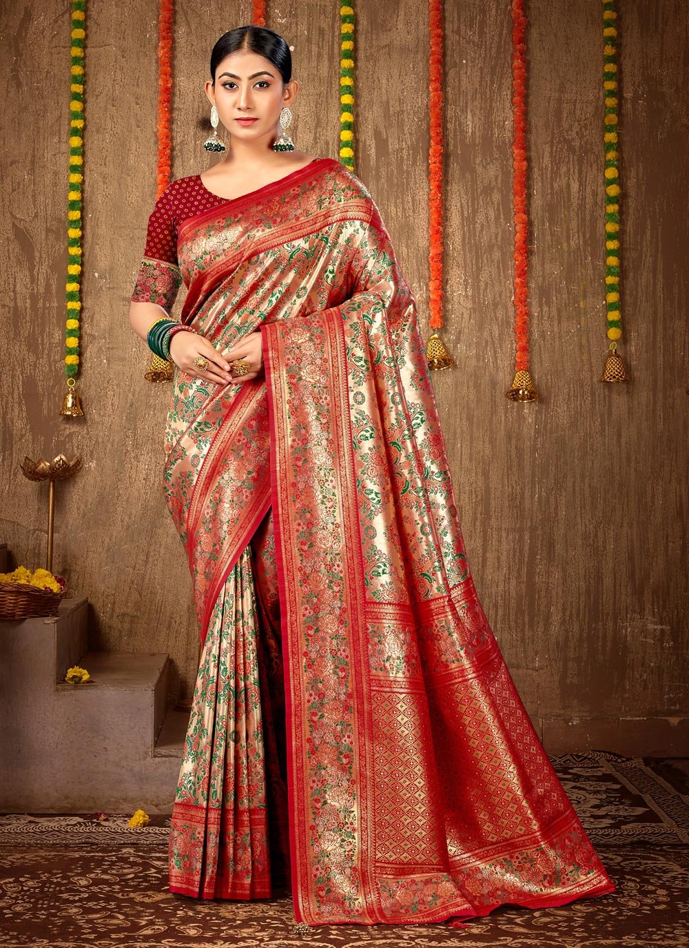 Buy Fortune2222 Banarsi Maharani Silk Saree For Wedding Festivals Display  Royal Aura (RED) Package Content Saree With Blouse Piece at Amazon.in
