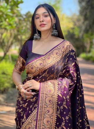 Woven and Zari Work Banarasi Silk Classic Sari In Purple