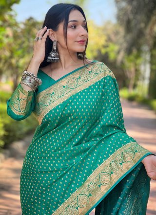 Woven and Zari Work Banarasi Silk Traditional Saree In Green