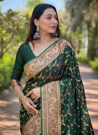 Woven and Zari Work Banarasi Silk Trendy Saree In Green
