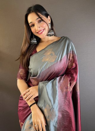 Woven and Zari Work Silk Traditional Saree In Burgundy