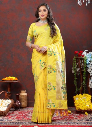 Buy Yellow Sarees for Women by Charukriti Online | Ajio.com