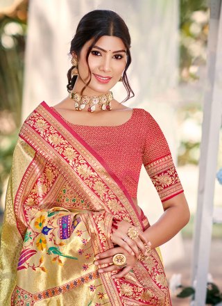 Gold Kanjivaram Silk Classic Saree with Weaving Work for Ceremonial
