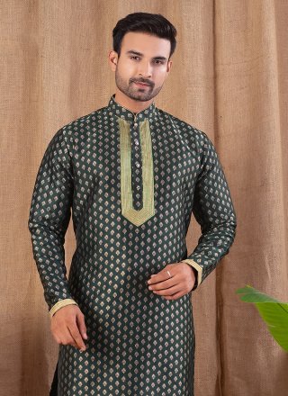 Green Jacquard Kurta Pyjama with Buttons and Thread Work