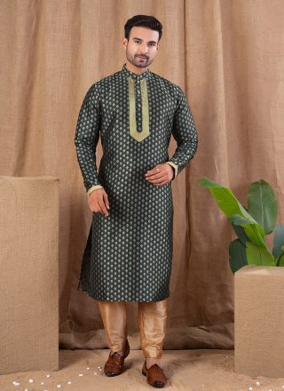 Green Jacquard Kurta Pyjama with Buttons and Thread Work