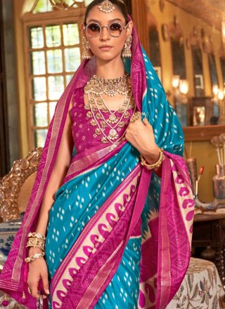 Gripping Blue Silk Traditional Saree
