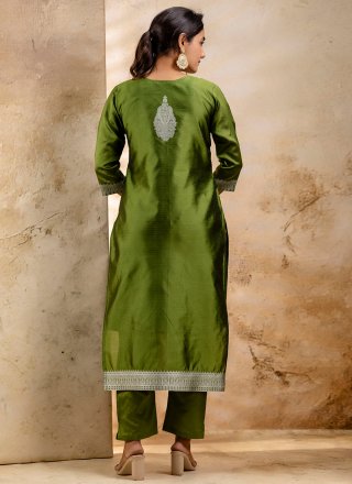 Hypnotizing Green Blended Cotton Salwar Suit