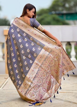 Jacquard and Woven Work Banarasi Silk Classic Saree In Lavender
