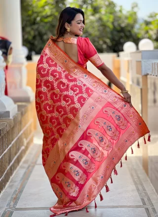 Rani Meenakari, Weaving and Zari Work Banarasi Silk Classic Sari
