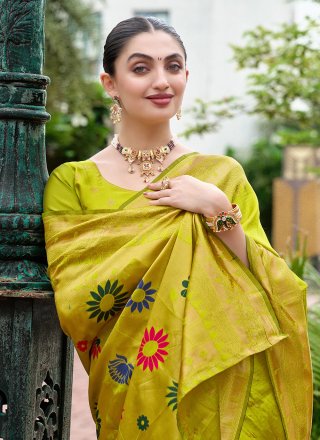Silk Blend Classic Saree In Green