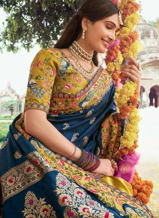 Silk Classic Saree In Morpeach and Mustard Color