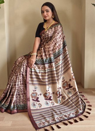 Viscose Traditional Saree In Cream Color
