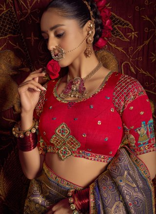Viscose Trendy Saree with Embroidered, Jacquard, Lace and Zari Work