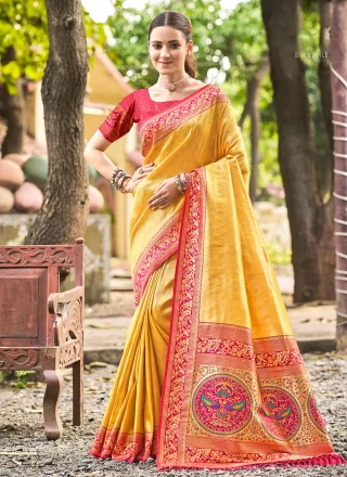 Weaving Work Kanjivaram Silk Classic Saree In Yellow for Ceremonial