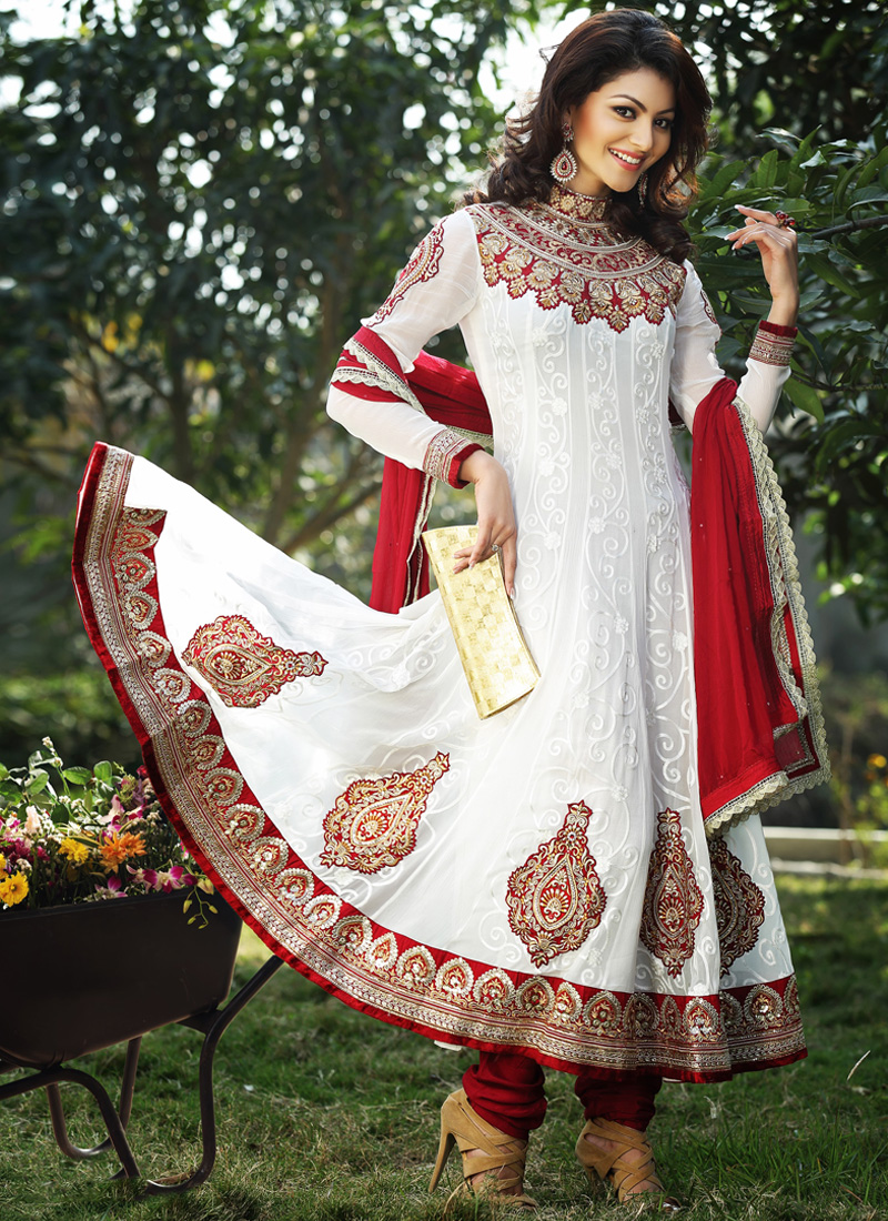 White salwar kameez sales with red dupatta