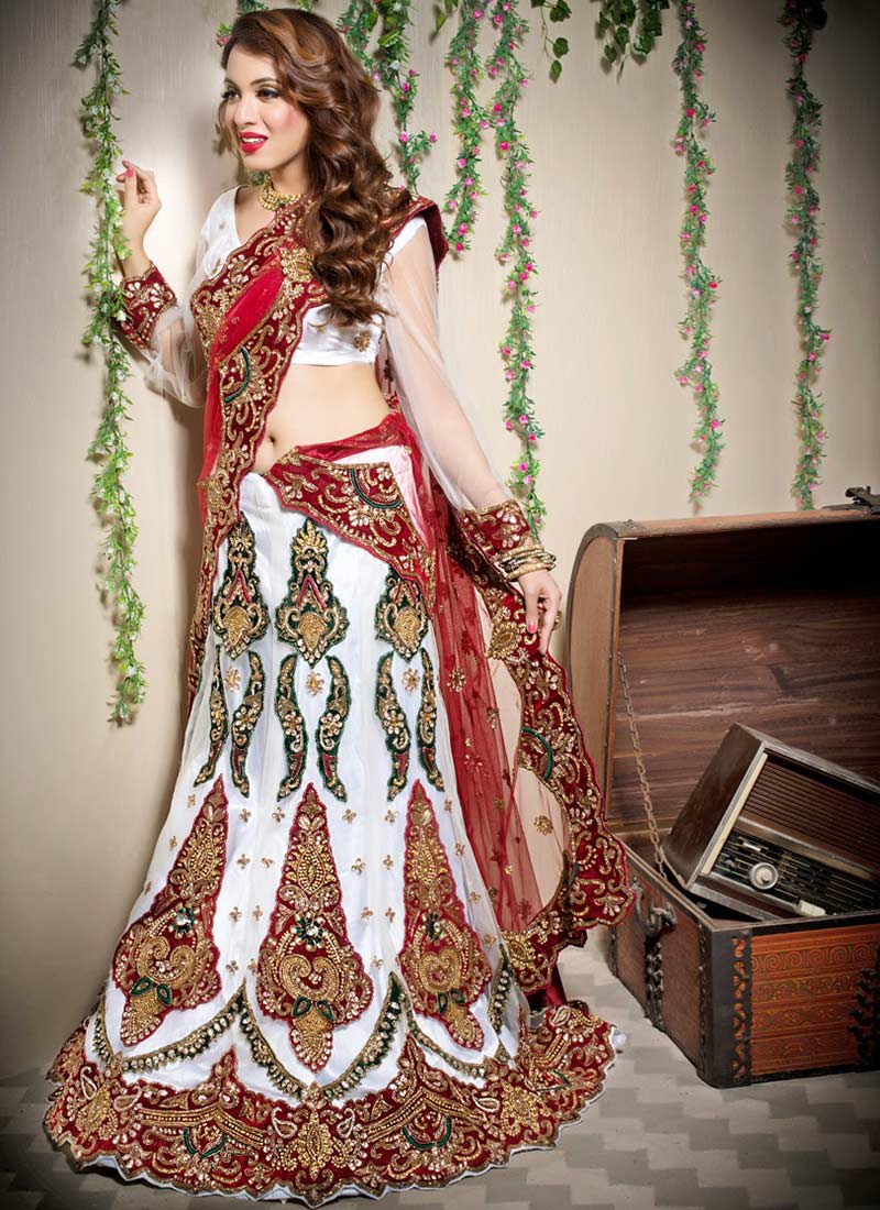 Buy Off-White & Maroon Embroidered Georgette Bridal Lehenga Choli From  Ethnic Plus