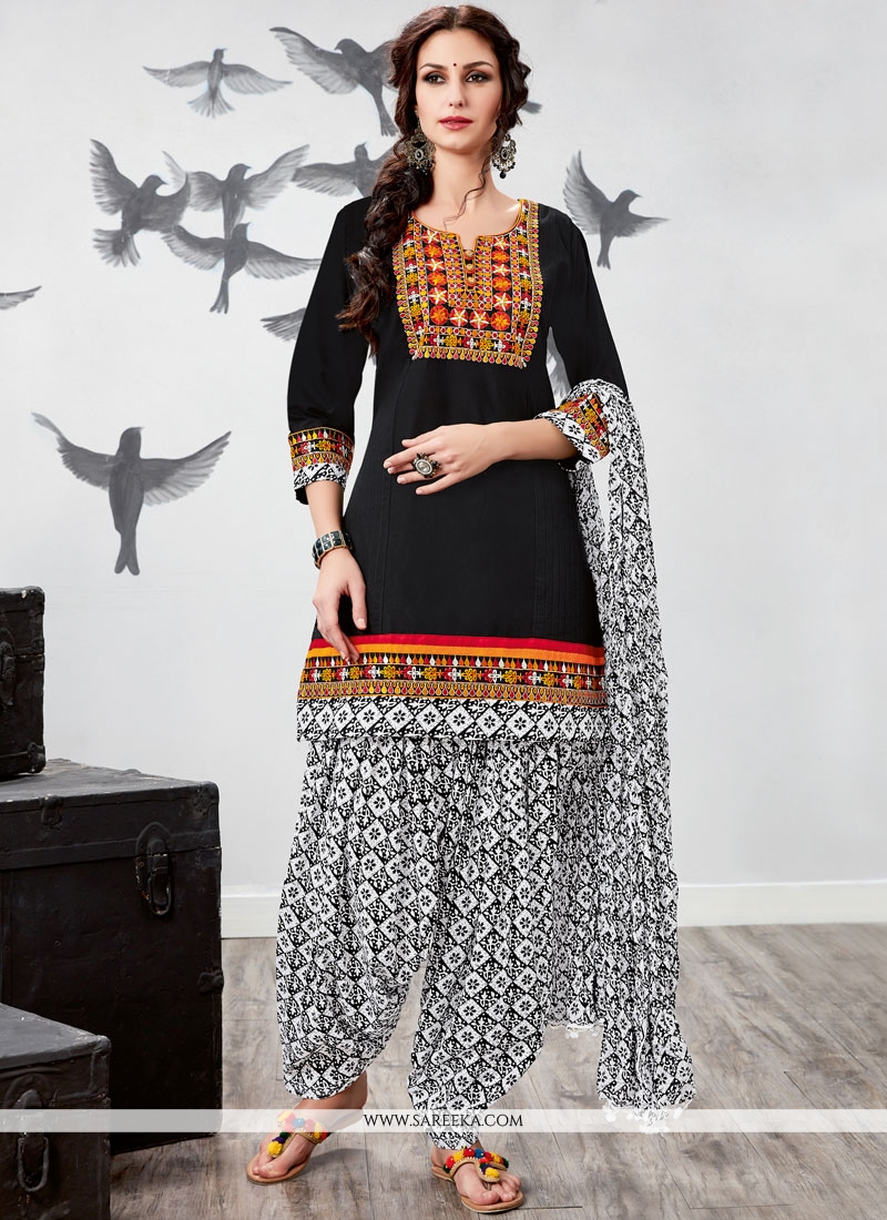 plain black punjabi suit design with laces