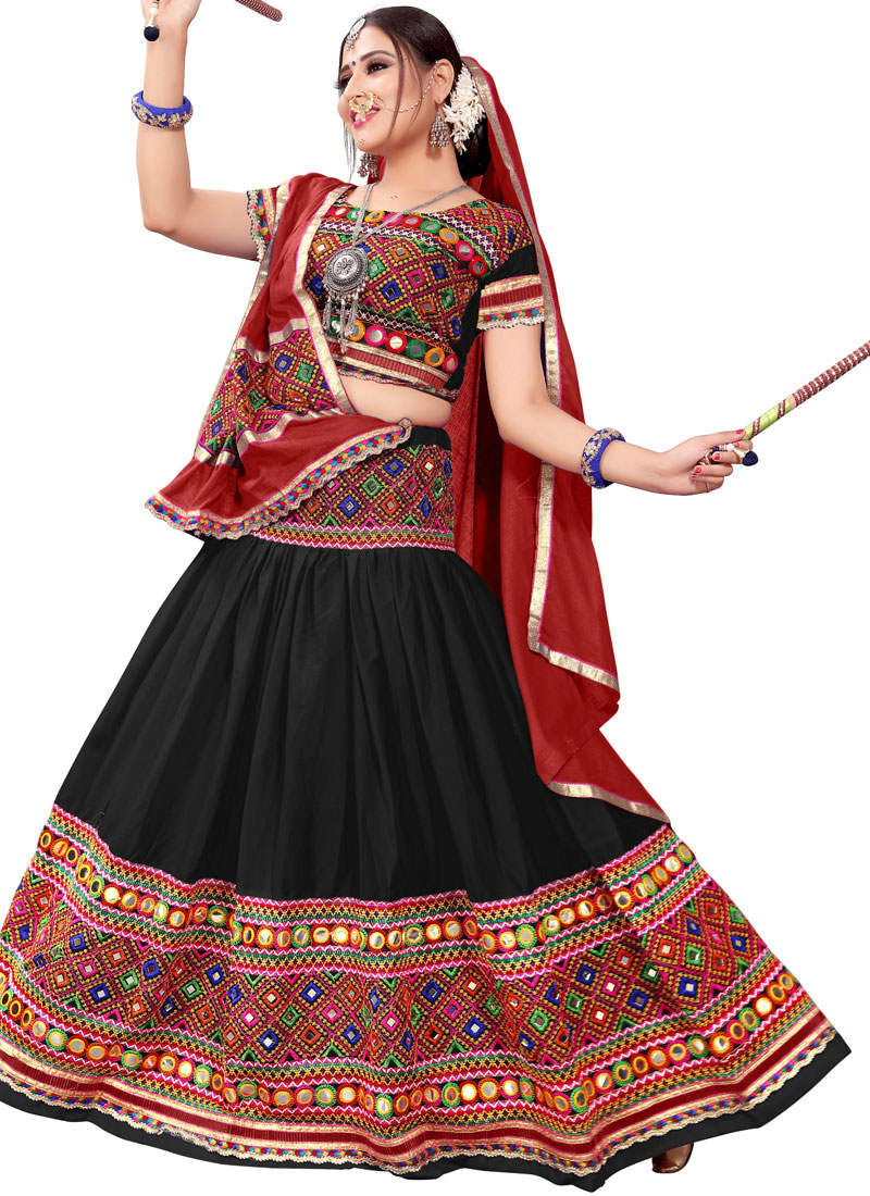 New Traditonal Black Choli and kutchi design on dupatta | Chaniya choli,  Navratri chaniya choli, Black