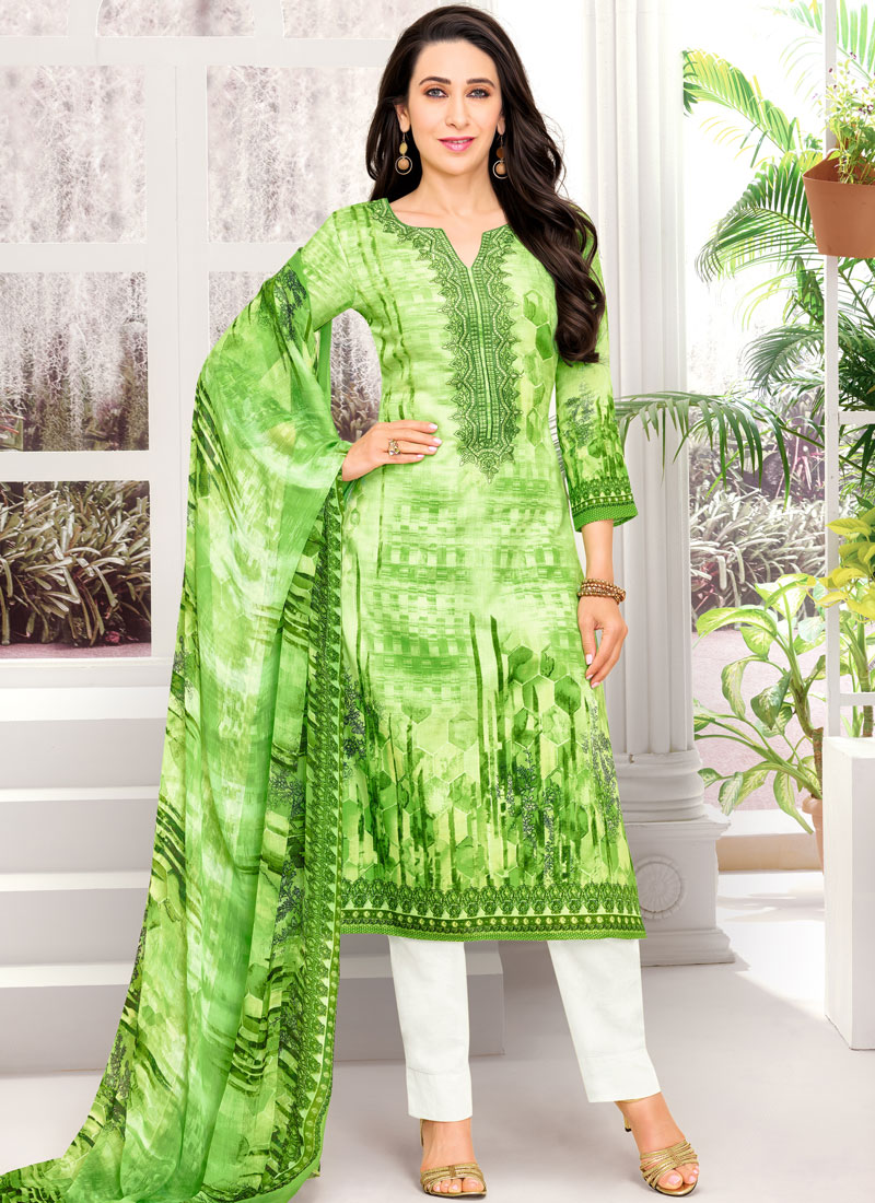 Karishma kapoor 2024 green dress