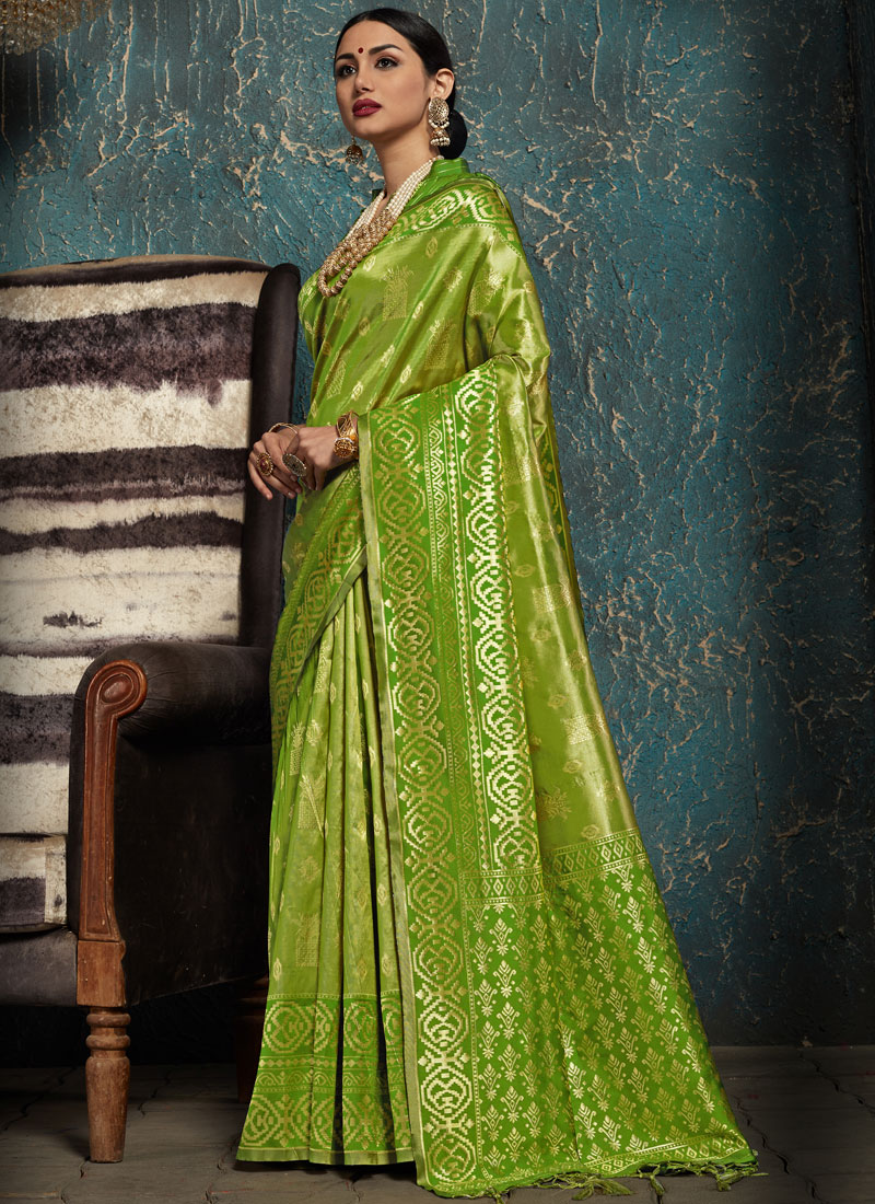 Weaving Green Kanchipuram Silk Traditional Saree buy online