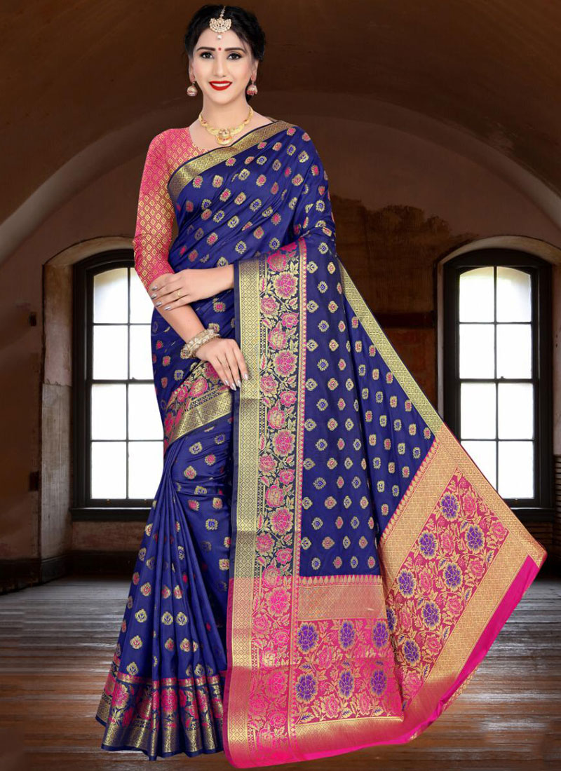 Baby Pink Coloured Kanchipuram Silk Saree With Navy Blue Pallu