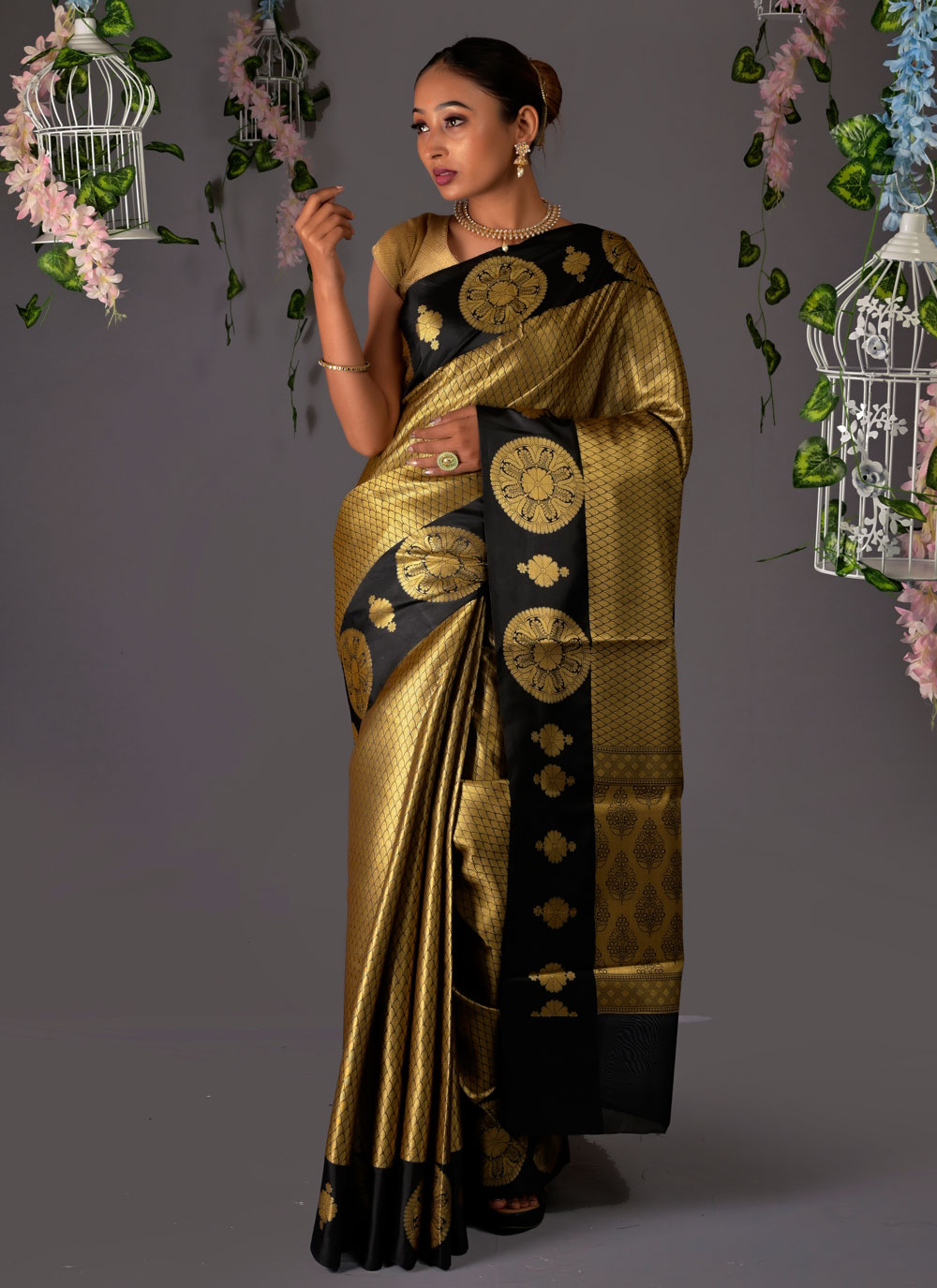 Buy online Soft Silk Saree With Checks Gold Zari Woven & Rich Pallu - Black -AF1652