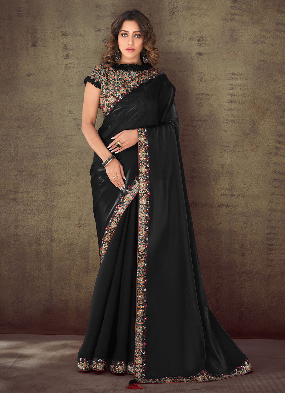 buy-lace-black-organza-classic-saree-241532