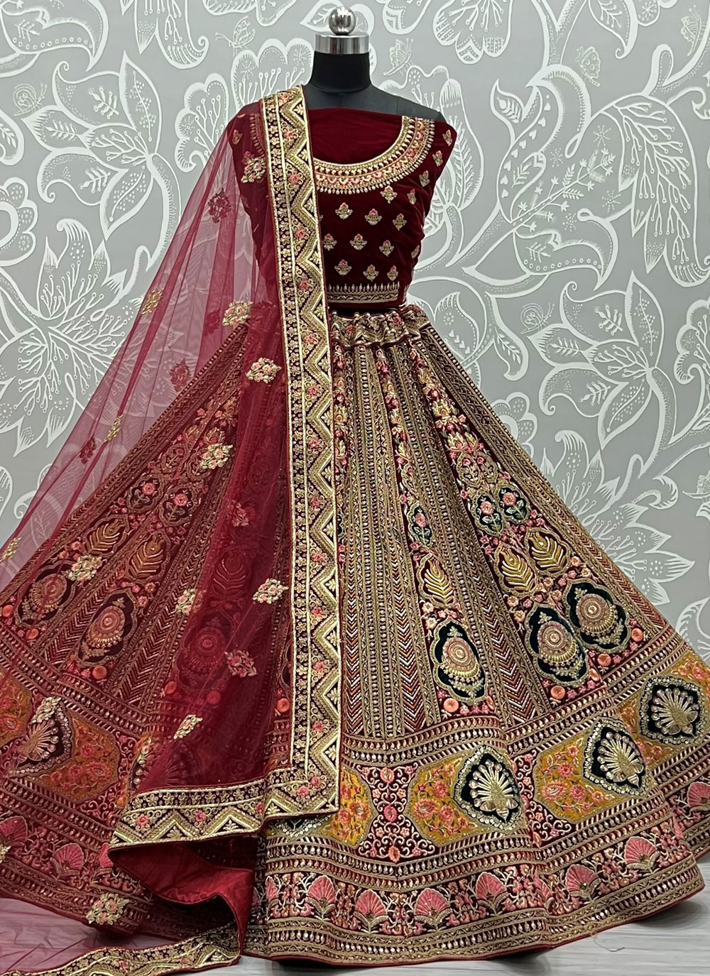 30+ Real Brides who wore Magnetising Metallic Lehengas | Asian bridal  dresses, Indian bridal fashion, Wedding lehenga designs