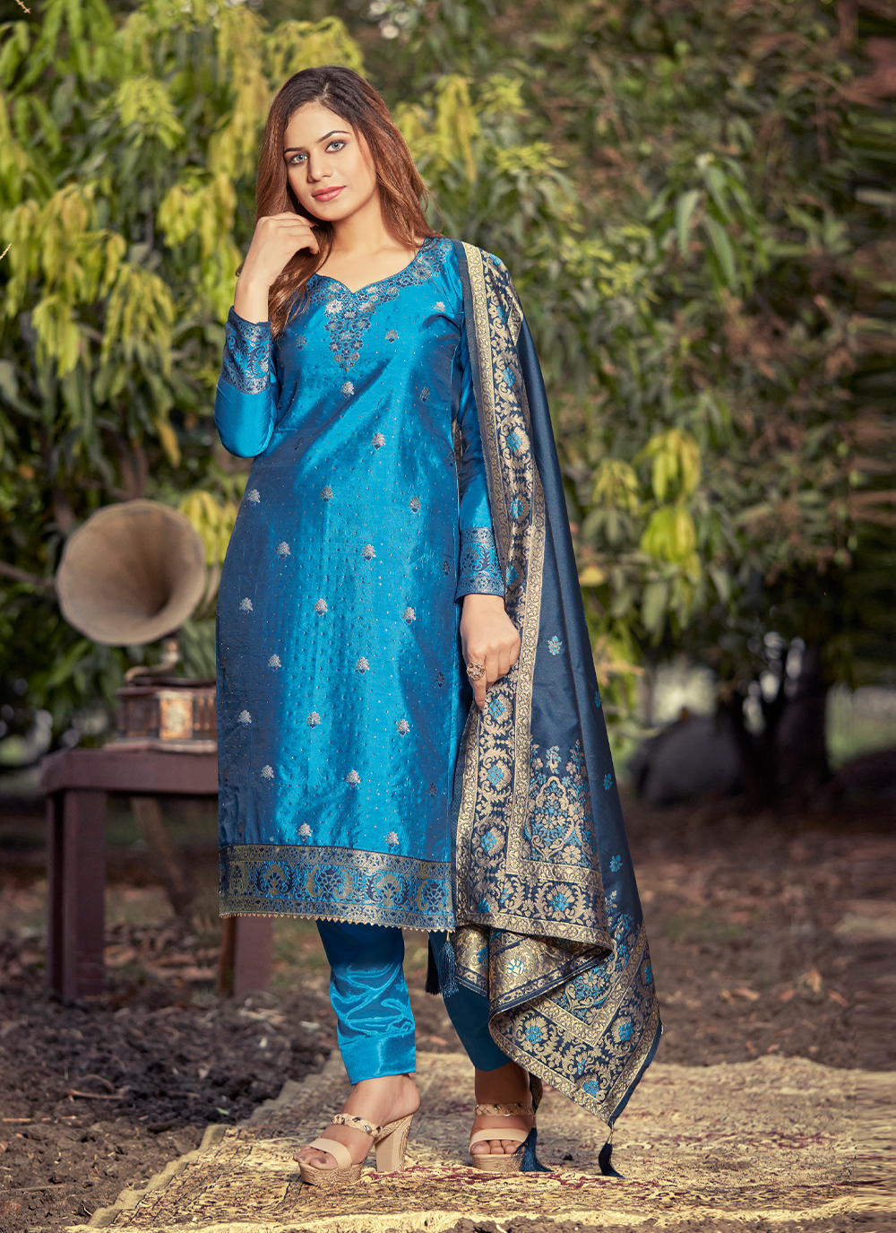 Banarasi kurta sales salwar design